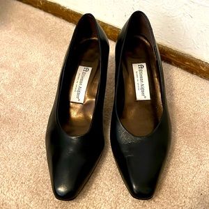 Vintage Etienne Aigner pumps -  7.5 wide